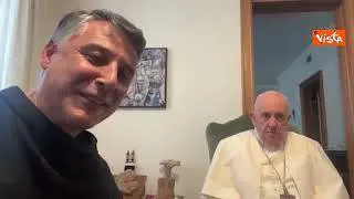 Il fuori onda di Papa Francesco in diretta Facebook con Padre Fortunato: "Quanti sono?"