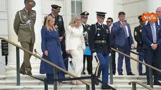 Meloni al cimitero di Arlington rende omaggio ai militari italiani caduti