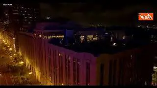 Ecco il nuovo logo di Twitter, la "X" sulla sede del social network a San Francisco