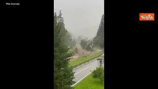 Maltempo in Alto Adige, torrente in piena porta via un ponte a Valdaora