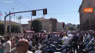 Anniversario strage di Bologna, il minuto di silenzio davanti alla stazione per ricordare le vittime