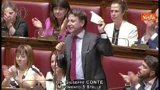 Reddito cittadinanza, Conte a Governo: "I divanisti siete voi. Mandate altro sms per chiedere scusa"