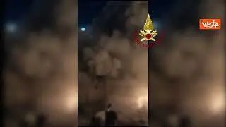 Incendio di una discarica abusiva a Ponte Mammolo, Roma. L'intervento dei Vigili del Fuoco