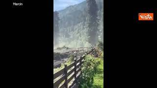 Frana in Georgia travolge un hotel a Shovi