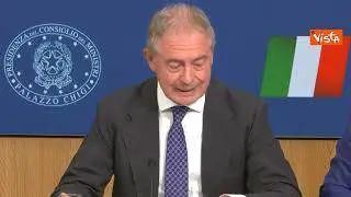 Taxi, Urso: 20% di licenze in più e possibilità della doppia guida