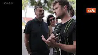 Decaro mostra i silos del porto di Bari dove nasceranno murales