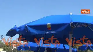 Ombrelloni gratis per disabili a Napoli, ecco le immagini da via Caracciolo