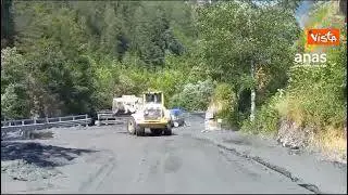 Esondazione torrente Bardonecchia, i mezzi di Anas al lavoro per sgomberare la statale 335