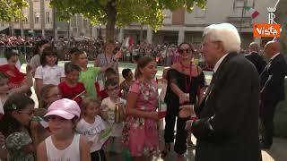 Il Presidente Mattarella acclamato al suo arrivo ad Argenta: "Sergio! Sergio!"