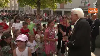 Il Presidente Mattarella acclamato al suo arrivo ad Argenta: "Sergio! Sergio!"