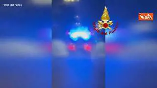 L'intensa notte di lavoro dei Vigili del Fuoco a causa del maltempo a Genova, le immagini