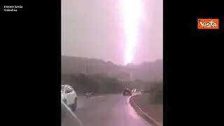 Una tempesta di fulmini ha colpito Bosa Marina in Sardegna, le immagini
