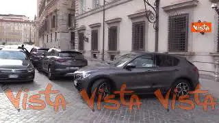 Gli arrivi in macchina a Palazzo Chigi per il primo Consiglio dei Ministri dopo la pausa estiva