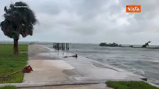 L'uragano Idalia arriva in Florida, ecco le strade allagate a Sarasota