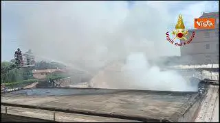 Incendio in un capannone al Trullo, a Ovest di Roma