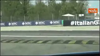 La Lamborghini della Polizia sfreccia sulla pista del Gran premio di Formula Uno a Monza