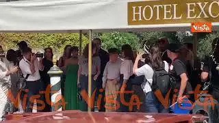 Venezia 80, ecco Woody Allen con le attrici del suo film "Coup de chance"