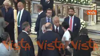 Sangiuliano e Piantedosi ai funerali di Giovanbattista Cutolo a Napoli