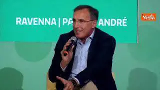 Boccia (Pd): "Salvini indossava maglietta Putin, rispetti Gentiloni"