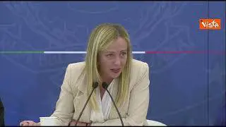 Meloni: "Credo in libertà di stampa, non chiedetemi conto di ciò che dice Giambruno"