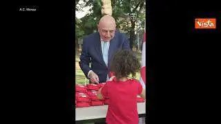 Galliani dona astucci del Monza ai bambini di prima elementare