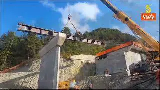 SS452 della Contessa a Gubbio, ecco le operazioni di varo delle travi del nuovo viadotto di Anas