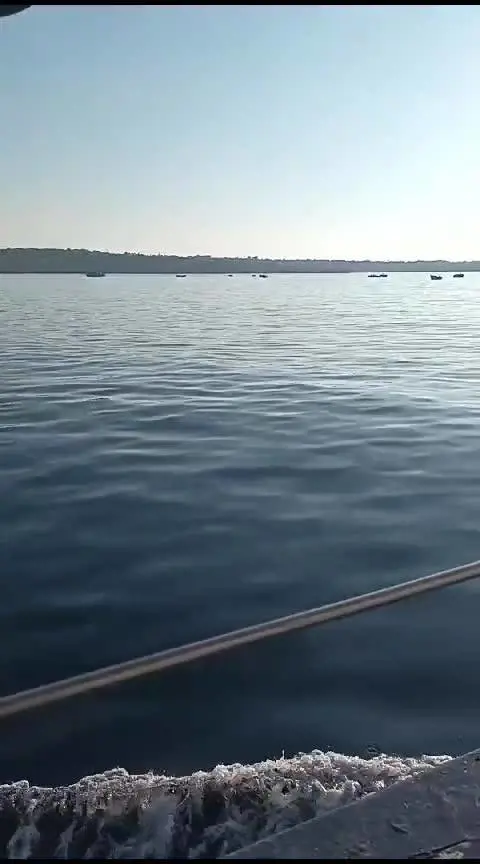 Boom di sbarchi a Lampedusa: i barchini si mettono in coda