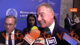 Urso: "Celebriamo la memoria dell'amata Regina Elisabetta II con un francobollo"