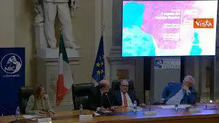 Giovanni Grasso durante presentazione suo libro: Mai avremmo pensato di tornare a guerra di trincea