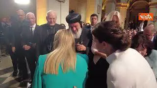 Meloni a Budapest per Forum Natalità, l'abbraccio con Orban al suo arrivo