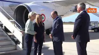 "Brava Giorgia", Meloni accolta tra gli applausi dagli abitanti di Lampedusa