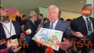 Tajani mostra cartina con flussi migrazioni Africa: "Italia Paese più esposto"