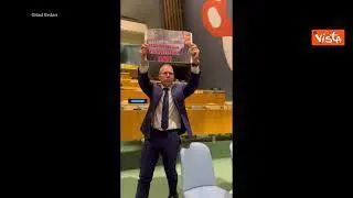 L'ambasciatore di Israele Erdan mostra foto Masha durante discorso Presidente iraniano Raisi all'Onu