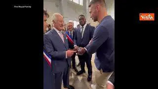 Carlo e Camilla in Francia, per la regina anche una partita a ping-pong con Brigitte Macron