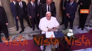 Papa Francesco alla Camera Ardente di Giorgio Napolitano a Palazzo Madama