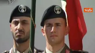 Funerali Napolitano, l'uscita del feretro dopo la cerimonia accompagnato dall'Inno di Mameli