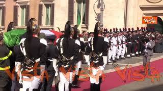 La banda dell'Esercito suona l'Inno d'Italia all'arrivo feretro di Napolitano a Montecitorio