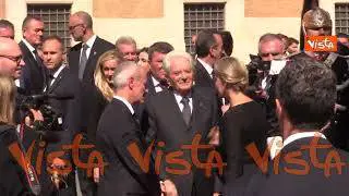 Mattarella saluta Meloni al termine dei funerali di Napolitano