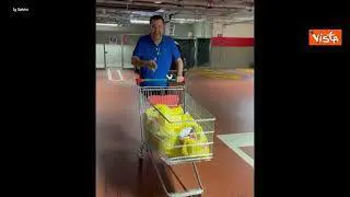 Salvini all’Esselunga: Niente pesche... ma castagne