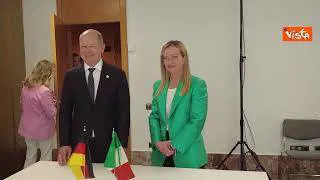 Ecco le immagini dell'incontro tra Meloni e Schloz a Granada