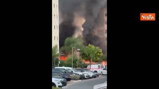 Migliaia di razzi da Gaza su Israele, le immagini degli incendi