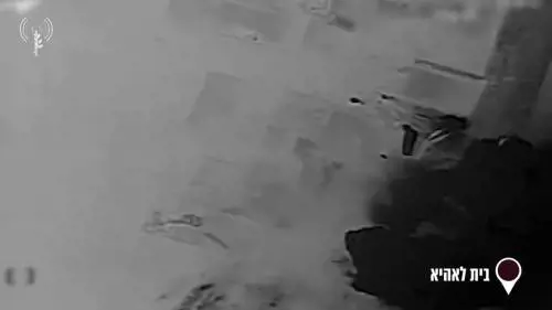 Gli attacchi notturni dell'aviazione israeliana su Gaza: "Colpiti 500 obiettivi strategici"