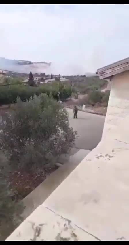 Soldati israeliani combattono al confine con il Libano