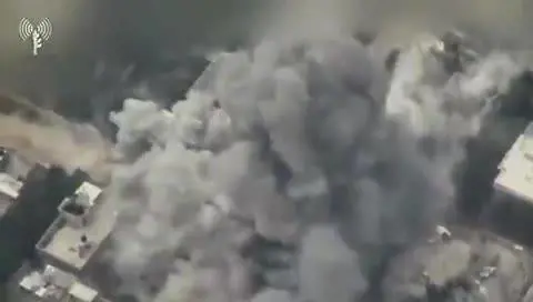 Netanyahu posta video bombardamenti: "Abbiamo appena iniziato, Israele vincerà"