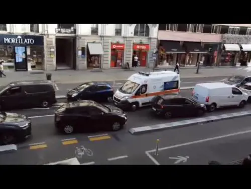 Ambulanza bloccata in corso Buenos Aires