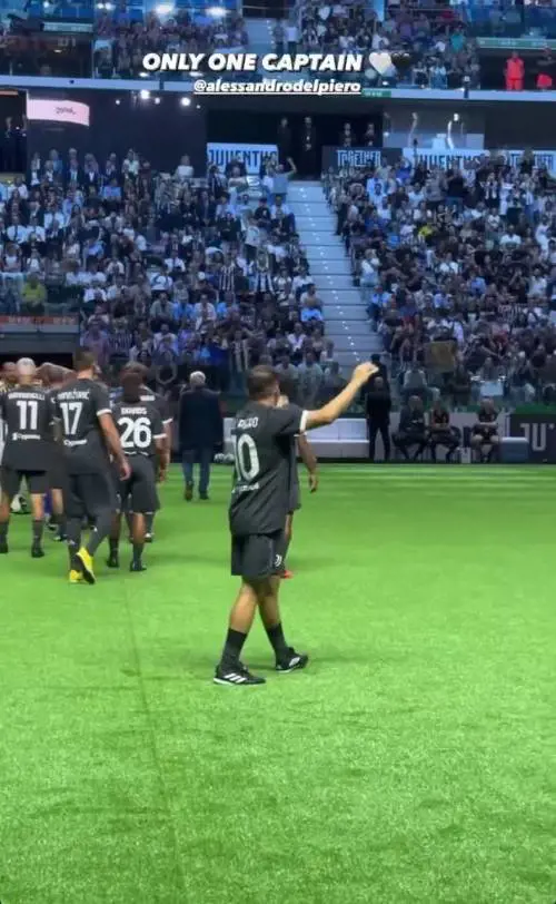 Standing ovation per Alessandro Del Piero