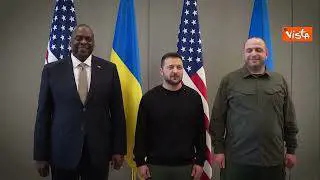 Zelensky alla Nato accolto dagli applausi