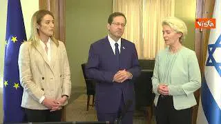 Von der Leyen e Metsola stringono le mani del Presidente di Israele Herzog