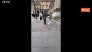 Louvre evacuato per allarme bomba, il video postato sui social
