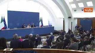 Meloni scherza: "Ministro Giorgetti è scappato. Tajani aggiunge: "Speriamo non con la cassa"